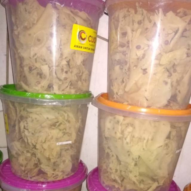 

Peyek kacang tanah, rebon. Toples ukuran 5 liter