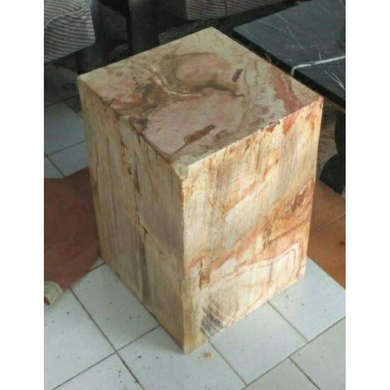 Kursi Batu Fosil Kayu Solid Motif Natural