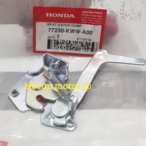 Kunci Sadel Jok Belakang Revo Absolute 110 AHM 77230 KWW A00