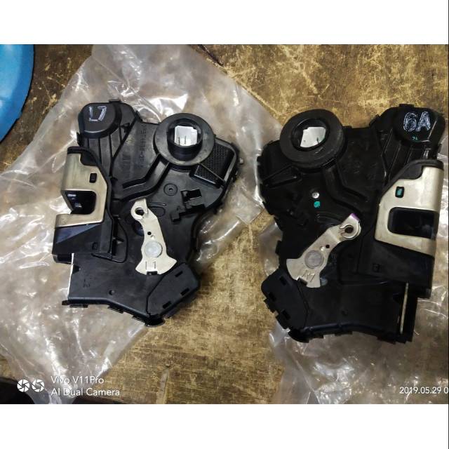 Door Lock Pintu Innova Fortuner Hilux Original