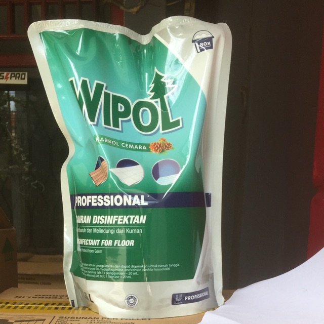 Wipol pembersih lantai/ desinfektan