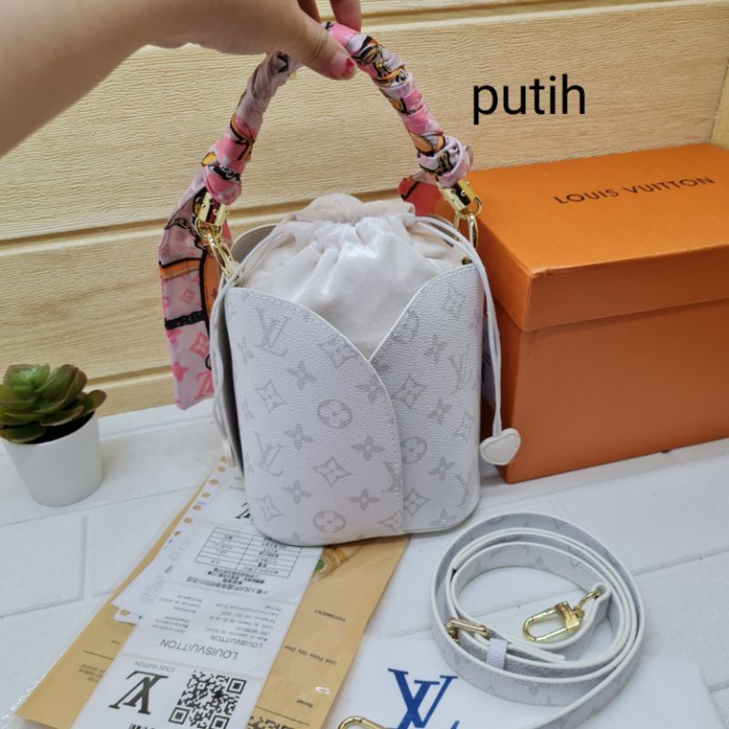 Tas Serut Lv Premium Free Box Ukuran 15,5 x 16,5 x 15,5 - Putih