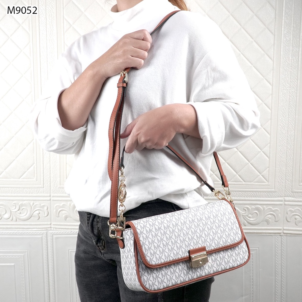 BAG Bradshaw Shoulder Bag M9052