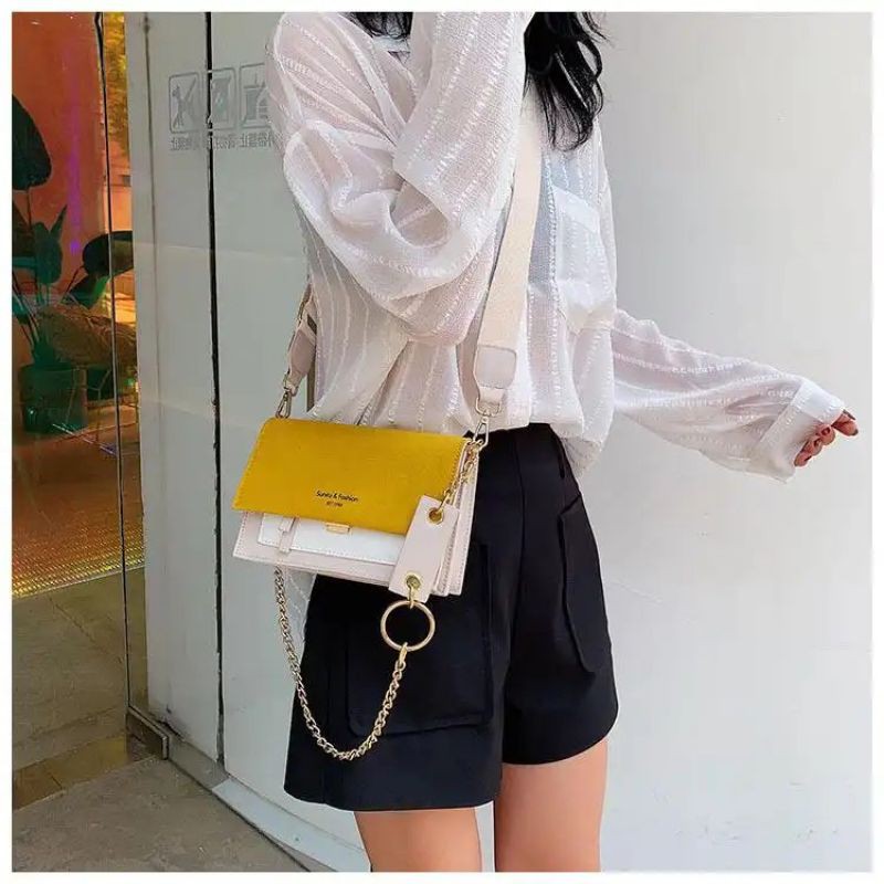 

Kode : ELJ 5129IDR : 151 rbBahan : Kulit Puukuran: 16 x 20 x 8 cm