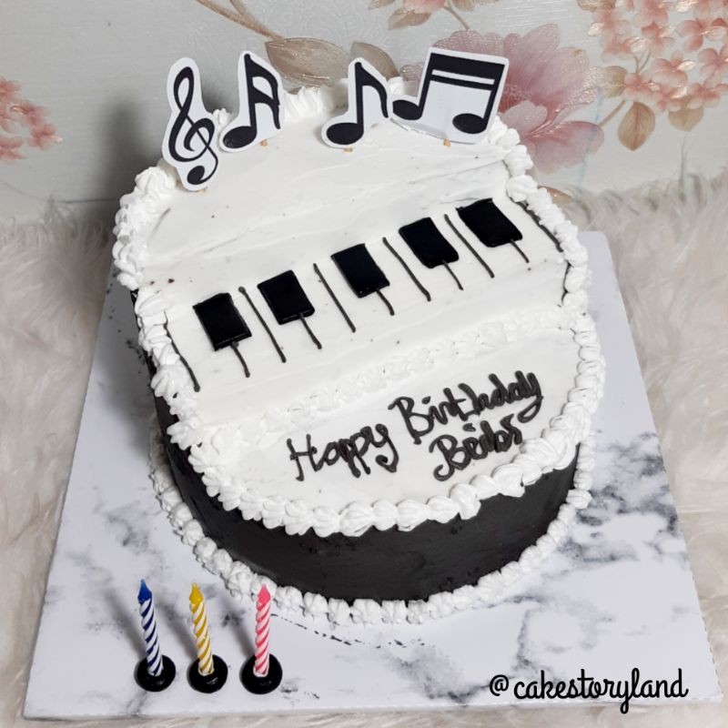 

Piano Cake Birthday