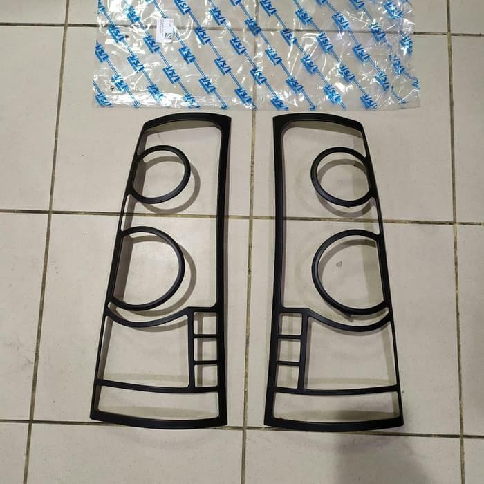 Garnish  List Lampu Belakang Avanza Xenia New  Vvti Hitam Doff