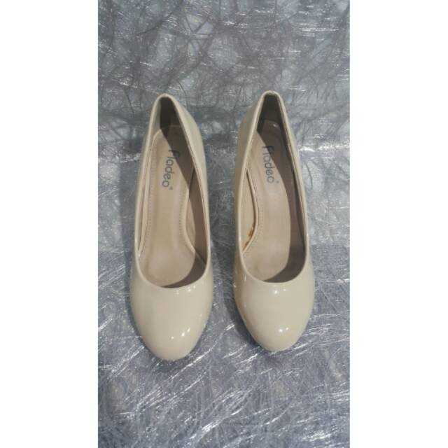 Preloved Wedges Cream 9 cm