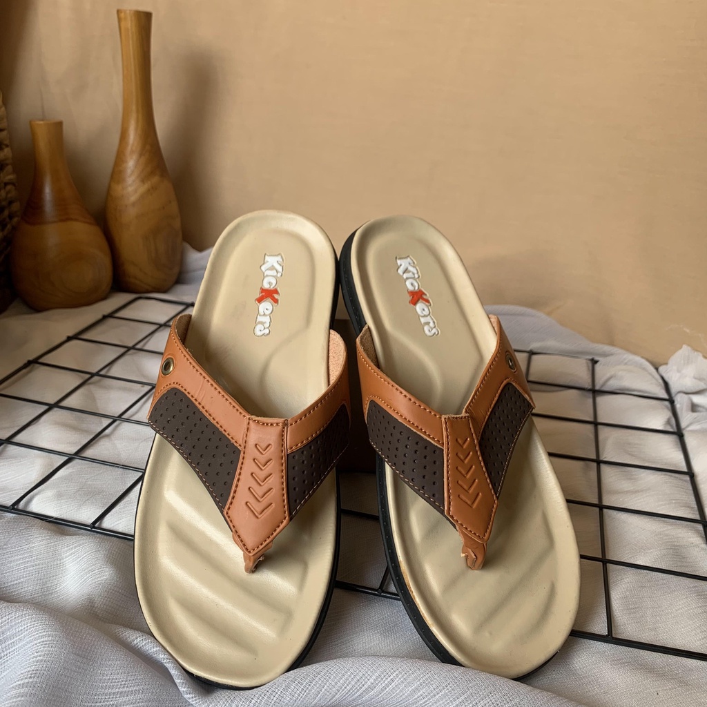 (TANPA KARDUS)JAPIT TAMPAN 5 SANDAL SENDAL JEPIT PRIA KULIT SINTETIS terbaru cowok termurah terlaris dewasa Sandal pria Sandal jepit pria Sandal casual pria elegant Sandal kulit Share: Sandal Kasual Kulit Pria Original Model Jepit Pria Santai Ringan Sanda