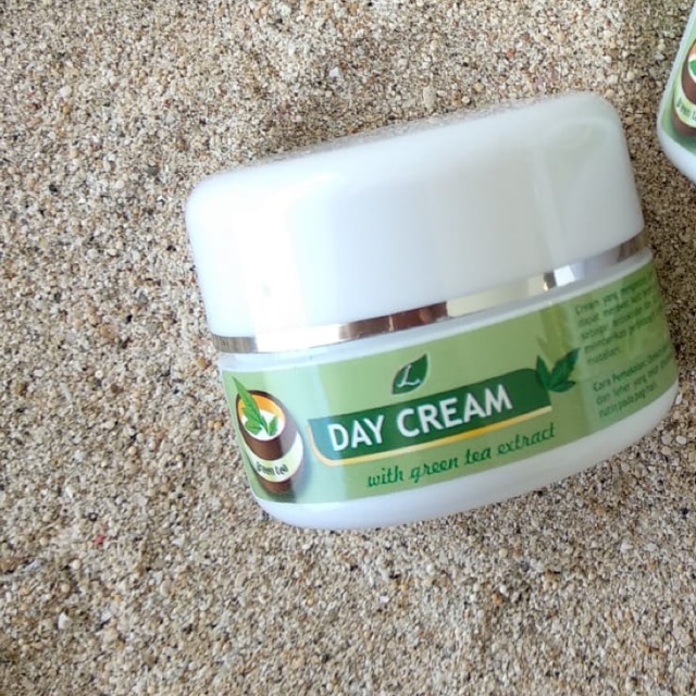 

Day Cream Green Tea Extract / Krim Pagi jerawat