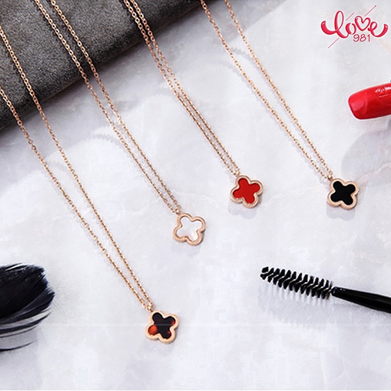 Empat Daun Semanggi Kalung Hati Cinta Klavikula Rantai Empat Daun Semanggi Kalung Kalung Kalung Pendek               Clover Heart Heart Necklace Love Clavicle Chain Necklace Short Necklace Necklace