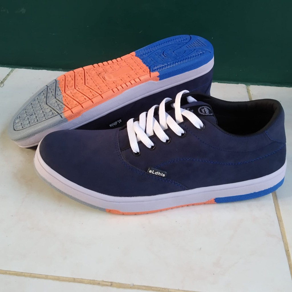 Sepatu Pria Dewasa Original Asli Lokal Aldhis SW710 Terbaru Buat Gaya Jalan Nongkrong Sneakers Cowok Kekinian Biru Navy