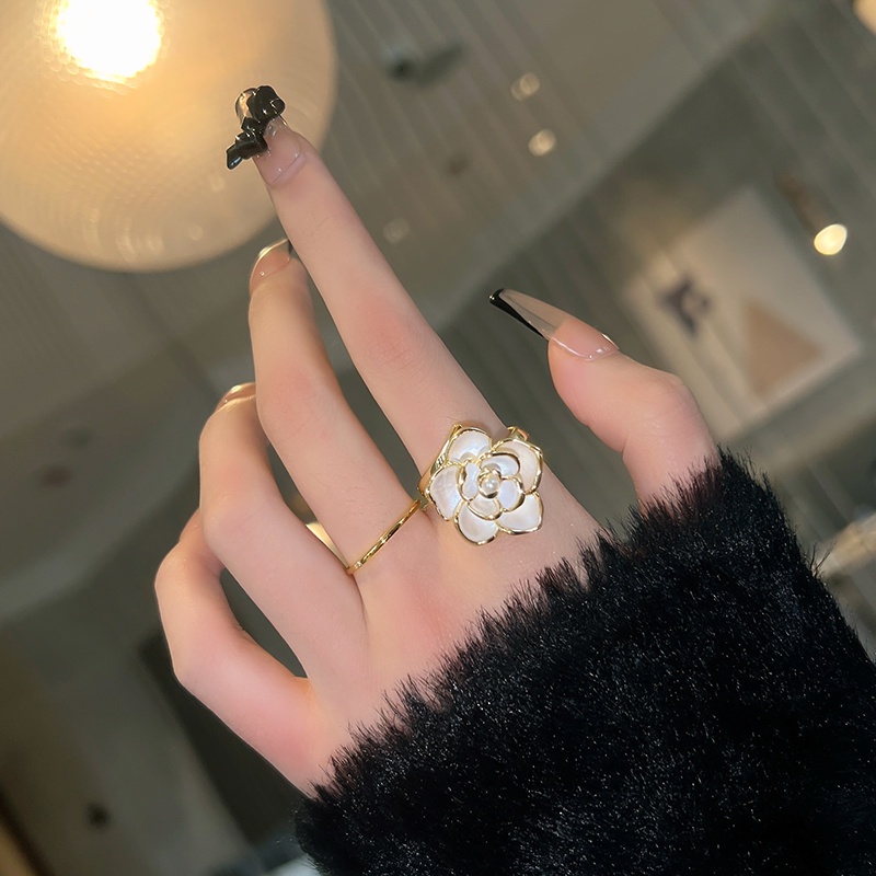 Cincin Model Terbuka Dapat Disesuaikan Desain Bunga Camellia Putih Gaya Retro Perancis Untuk Wanita