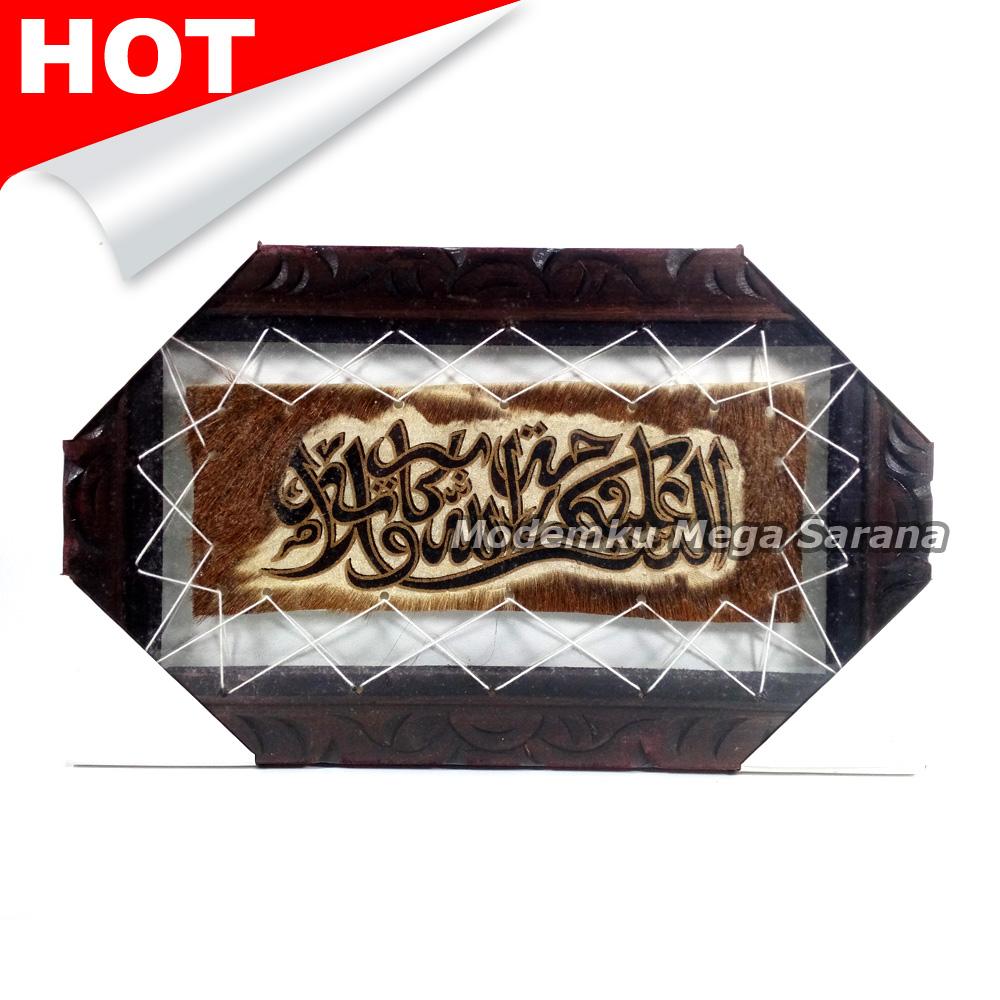 Kaligrafi Assalamualaikum Kulit Kambing  S 38x21 cm - Bingkai Hitam