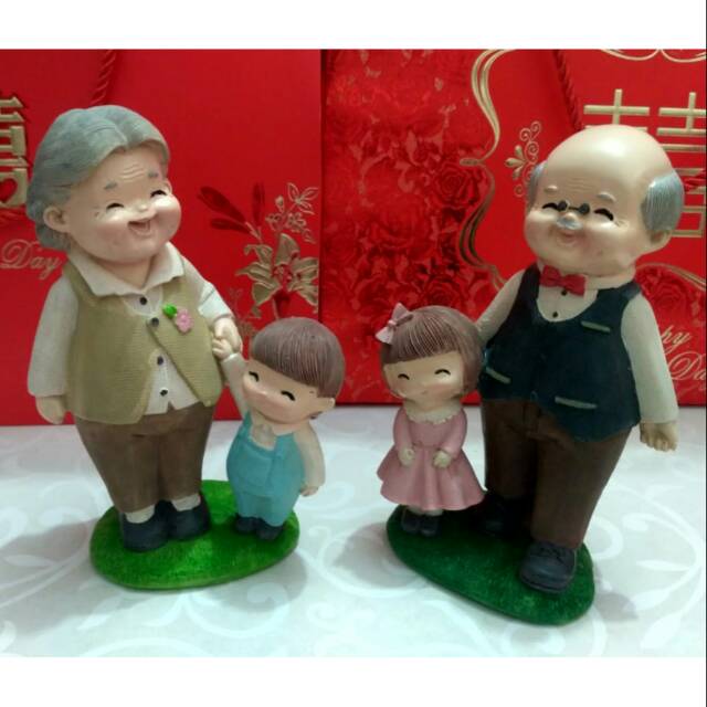 Patung pajangan kakek nenek