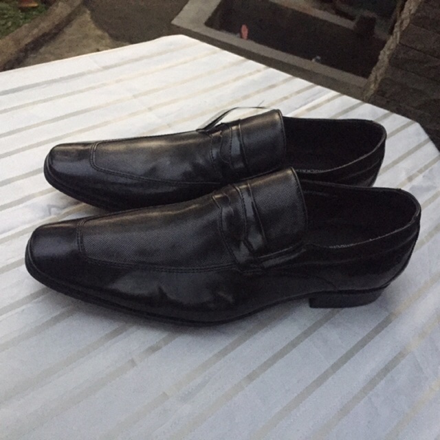 SEPATU PRIA DEMOCRATA