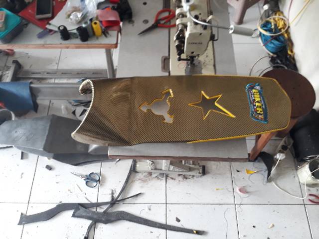 Jok slim old vixion lubang motif karbon