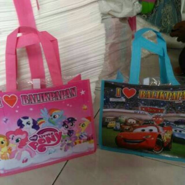 

Tas ultah model kotak kombinasi mika