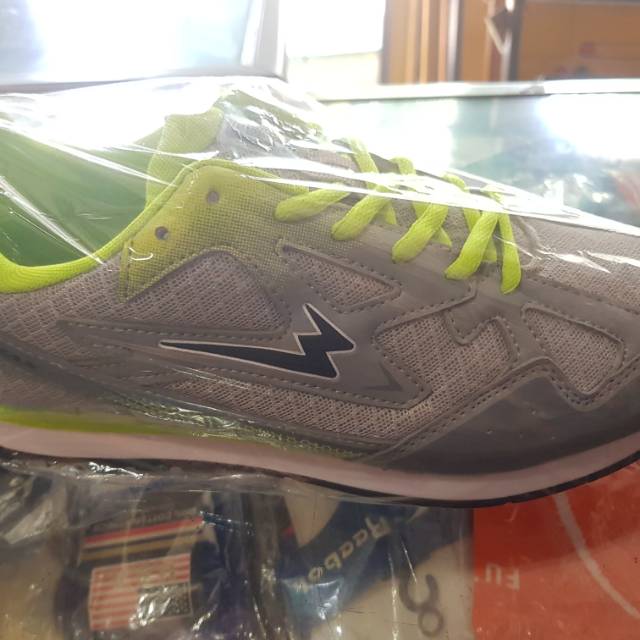 Sepatu Running Eagle Aero