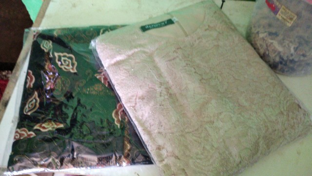 Couple Kebaya Brokat Jumbo Set Kemeja Batik Pria Modern / Couple Batik Keluarga / Kemeje Batik Pria