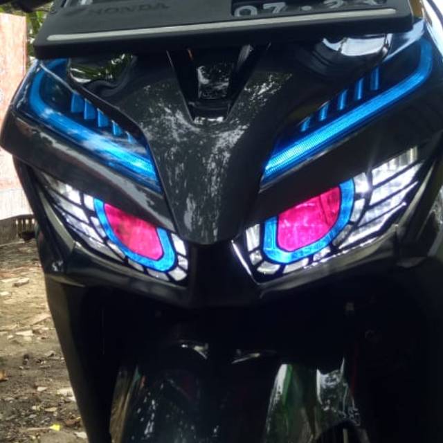 stiker vario mata proji 125/150 led