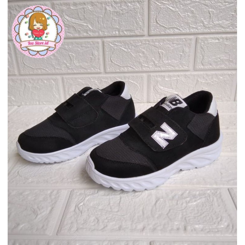 Sepatu Sekolah warna Hitam