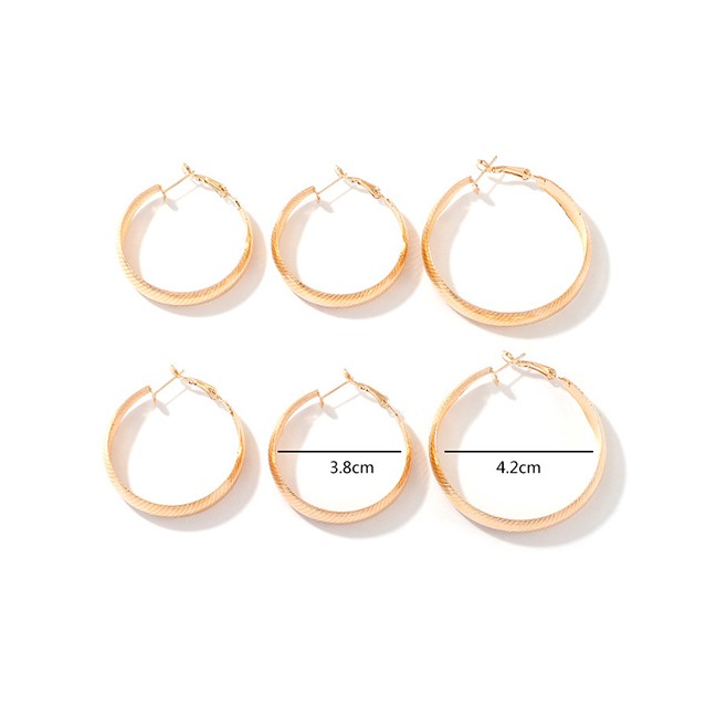 LRC Anting Tusuk Fashion Gold C-shaped Circle Earrings D46864