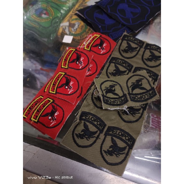 logo pelopor hitam merah badge pelopor polri burung pelopor