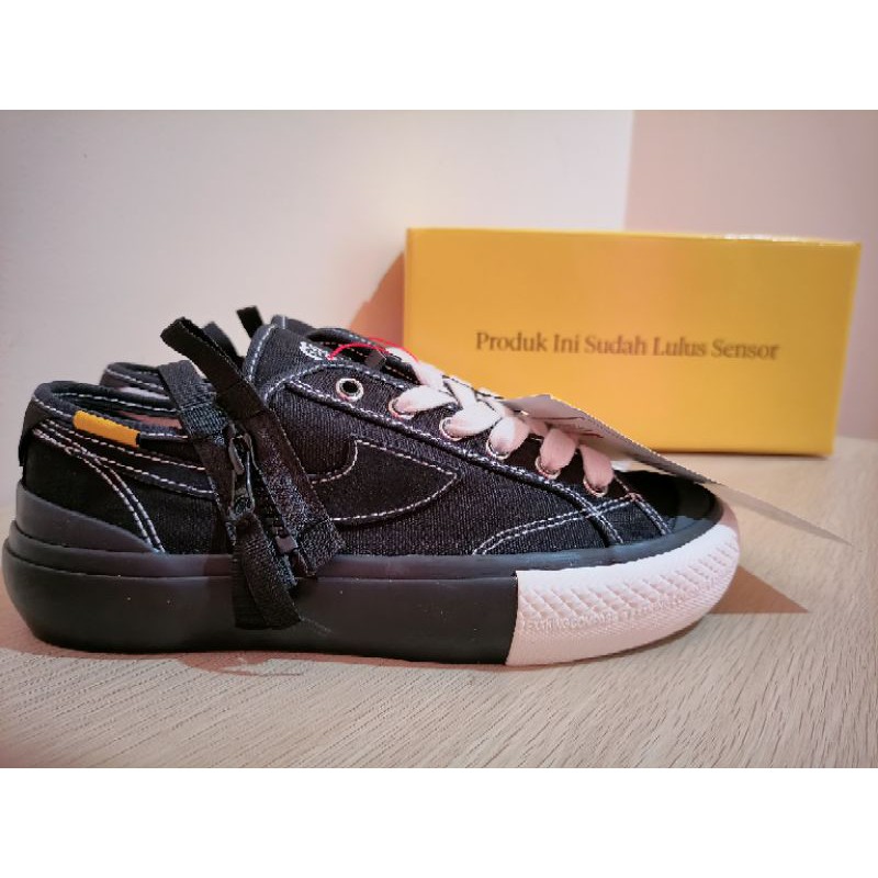 Sepatu Compass FR2 Proto 1 low V2 size 38