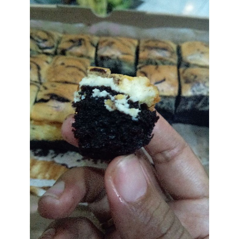 

Cream cheese fudgie brownies/fudy brownies sekat/brownies panggang jogja