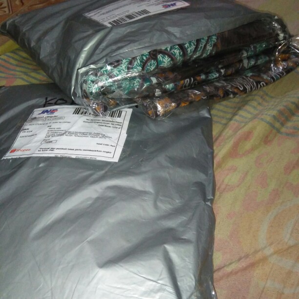 Batik Couple Keluarga Sania Ruffle Ori Ndoro Jowi Dnt Senobiru Shopee