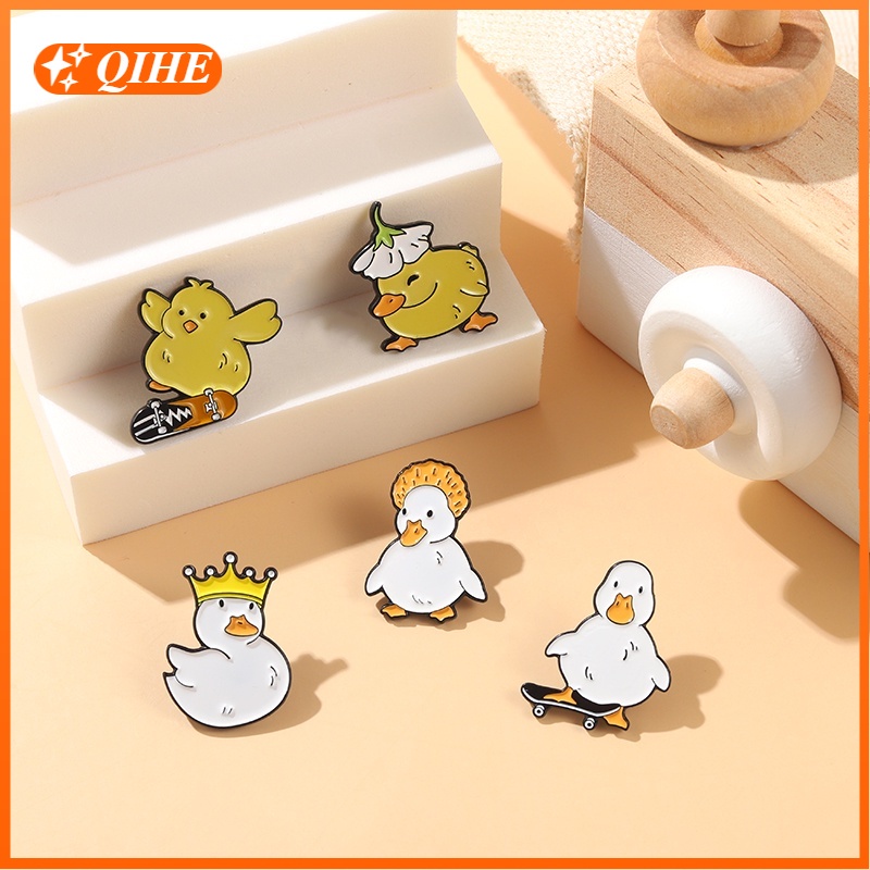 Cartoon White Duck Enamel Lapel Pin Cute Animal Badge Brooch Backpack Jewelry Girls Women's Clothing