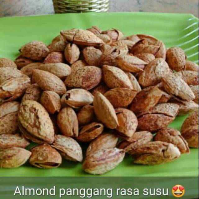 

Kacang Almond