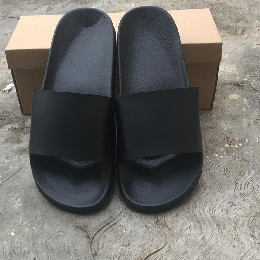 sandal slip on polos