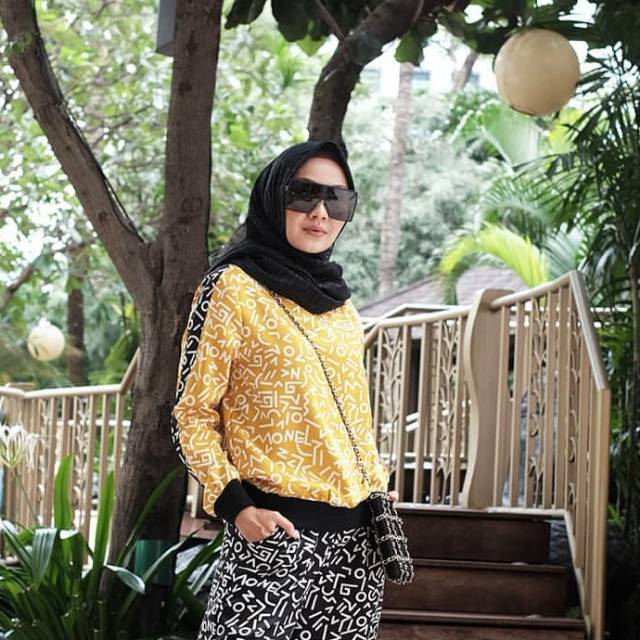 Keyword shiny sweatshirt by monel