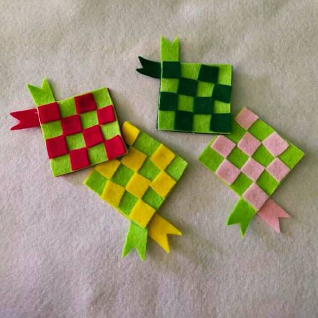 

Amplop THR motif ketupat/lusin