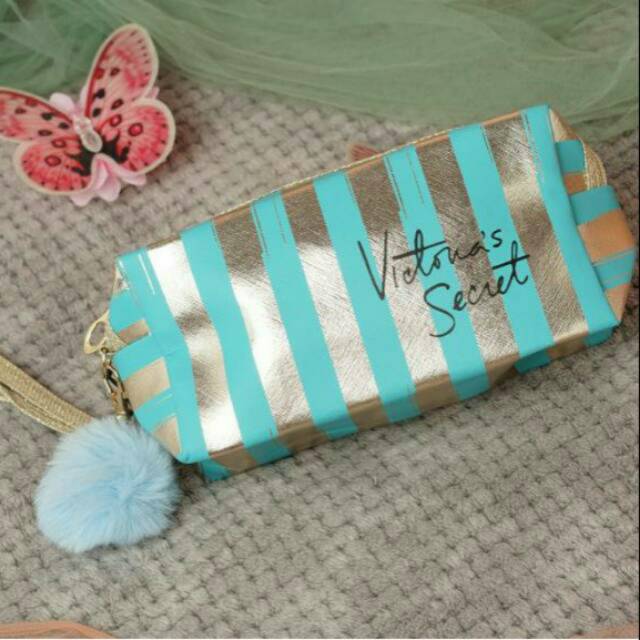 

Kotak pensil VS biru