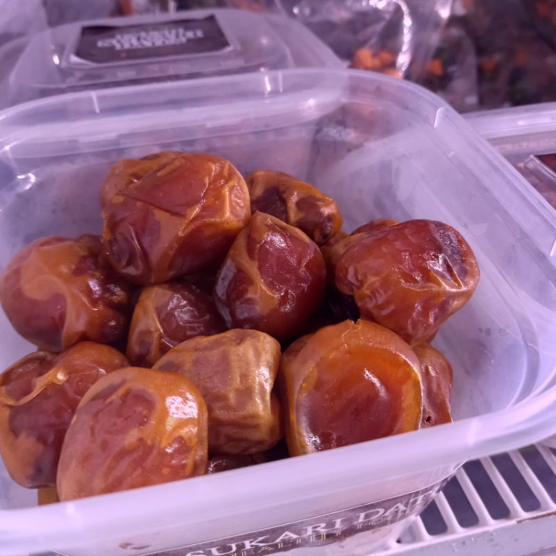 

KURMA SUKARI JUMBO LEMBUT FRESH (PREMIUM)