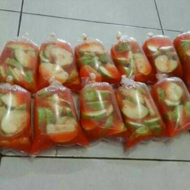 

Asinan jambu crystal
