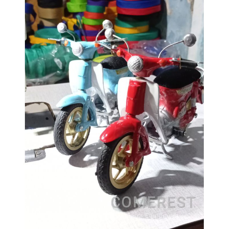 Miniatur Logam Honda C70 antik