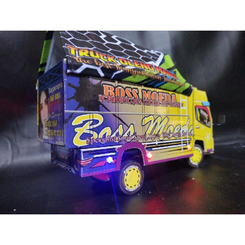 miniatur truck oleng BISA CUSTOM FOTO DAN NAMA DI PINTU BELAKANG