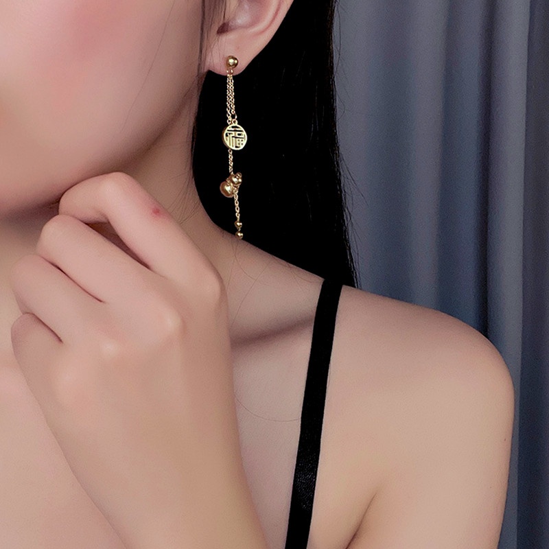 Anting Titanium Keberuntungan Labu Karakter China 'Fu' Emas 18K Anti Karat Wanita Perhiasan Aksesoris