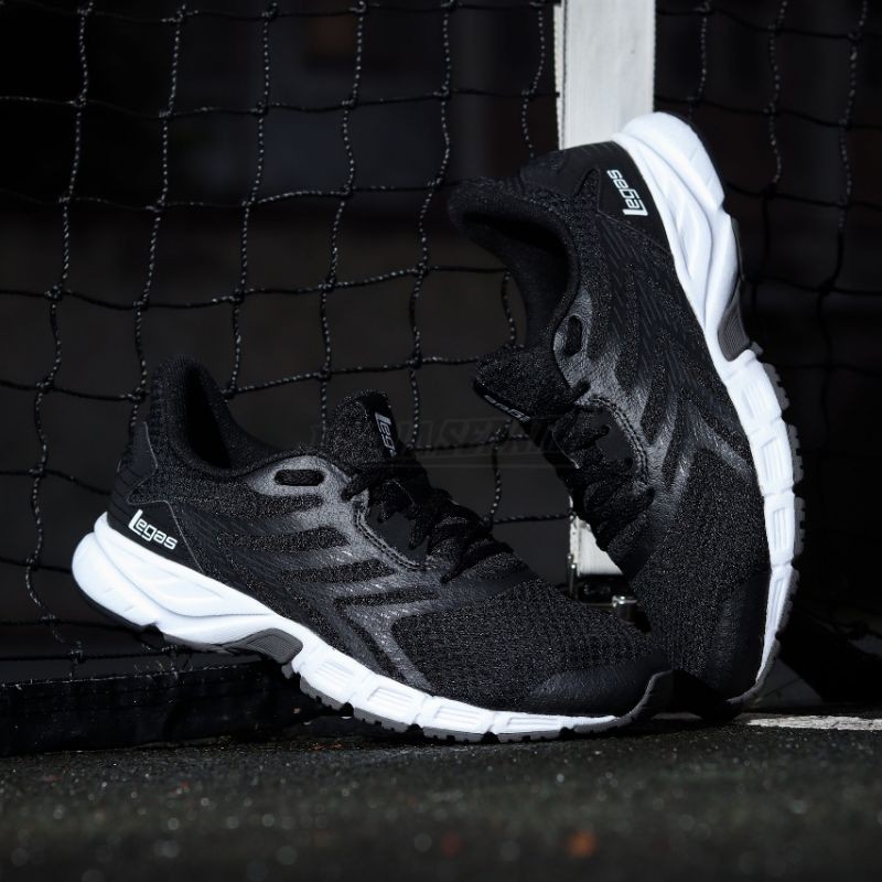 Legas Sepatu Running Kostila LA U - Black/Beluga/White