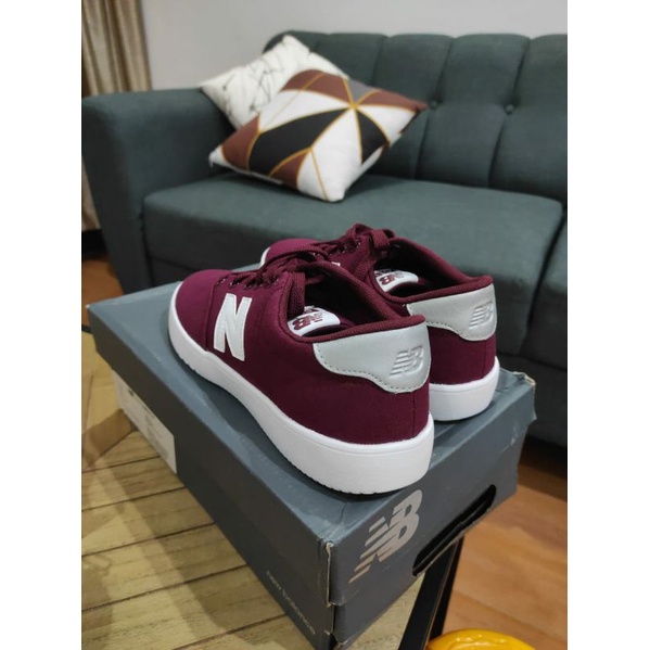 New balance ORIGINAL NEW SALE SPORT STATION WOMANS (wanita) maroon/marun/burgundy. sepatu/sneakers