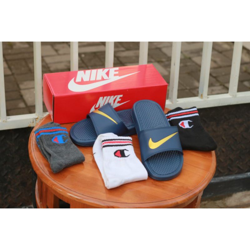 SANDAL PRIA NIKE BENNASI NAVY SWOSH GOLD FREE SOCKS CHAMPION