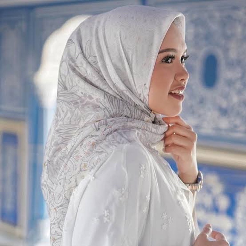 Buttonscarves Maharani White PRELOVED