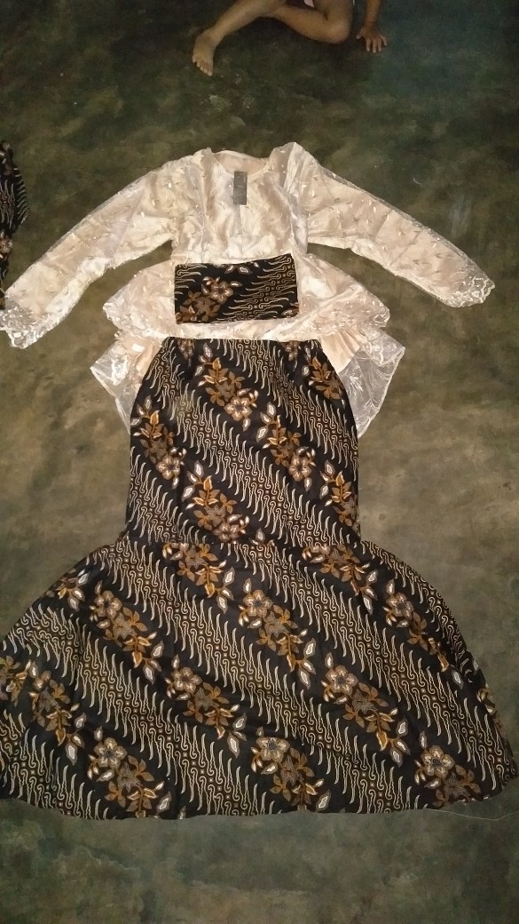 Maura Couple - Sania Ruffle Batik Couple Ori Ndoro Jowi Garansi Termurah Shopee - Batik Solo Prilly