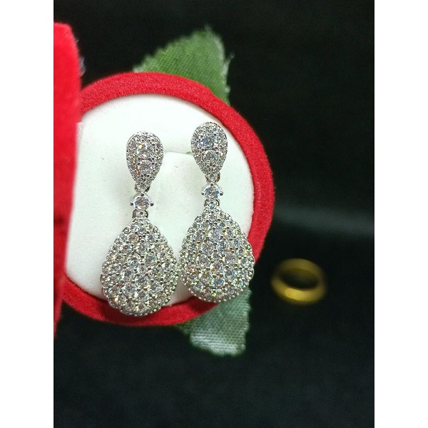 Anting vier  micro diamond, mata kilau,mewah,awet tahan lama, cocok buat yg alergi alloy