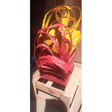 Besek tangkai warna/besek jinjing warna sepasang