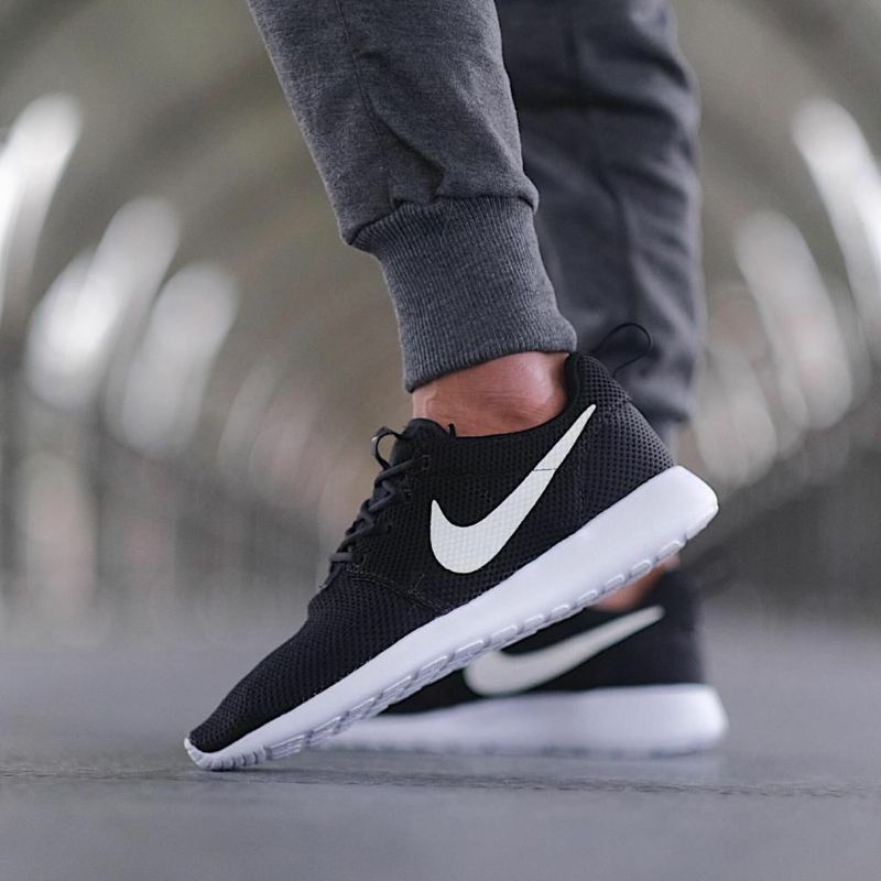 nike kaishi run black white