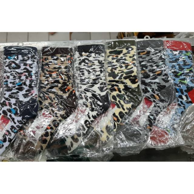 Kaos kaki motif Leopard